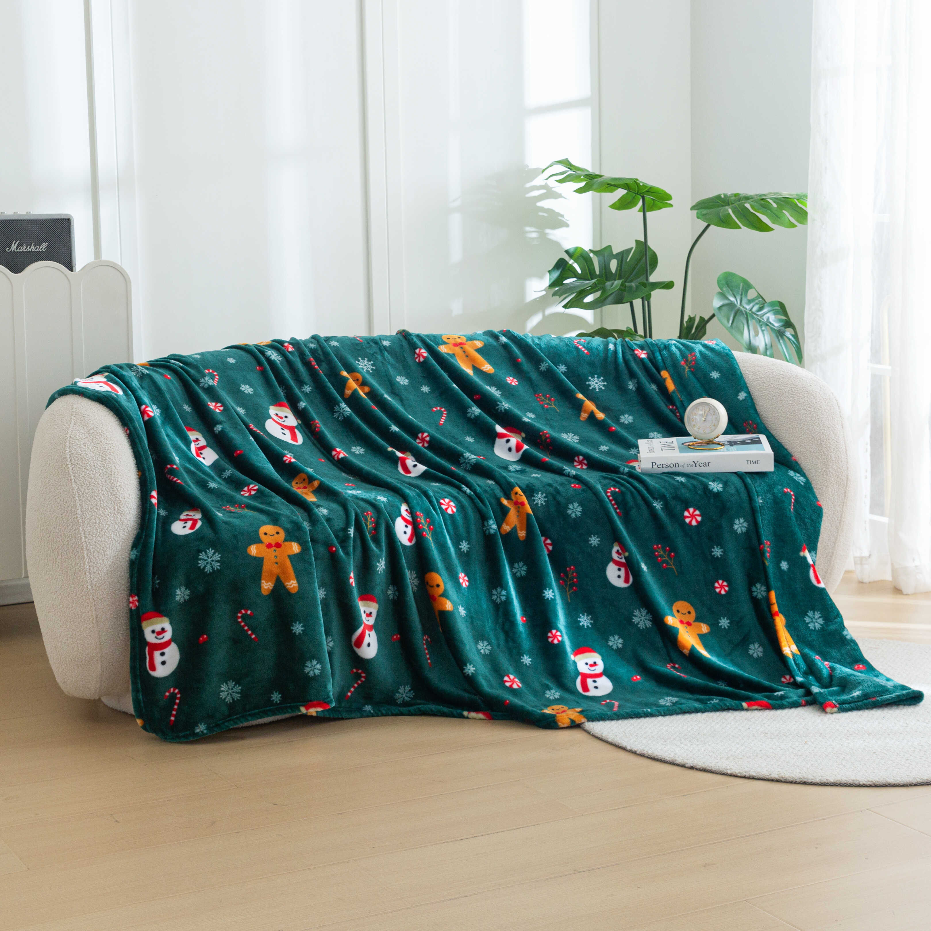 Vánoční mikroplyšová deka SNĚHULÁK A PERNÍČEK zelená Rozměr: 200 x 220 cm-image