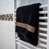 Černá osuška GREEK 70 x 130 cm s dekorativní řeckou bordurou, 100% bavlna