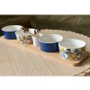 Stylová sada porcelánových tapas misek na dřevěném podnosu