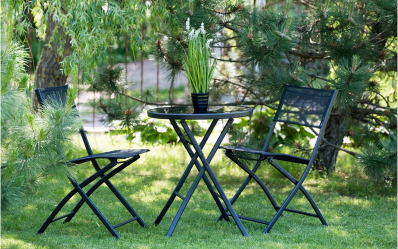So pflegen Sie Gartenmöbel aus Metall richtig