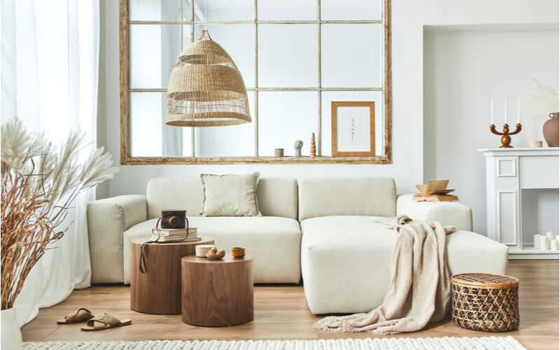 Sofa reinigen: 5 bewährte Hausmittel, die wirklich helfen