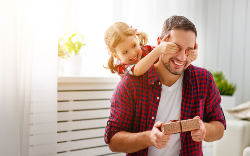 Geschenke zum Vatertag: Stilvolle Ideen für den besten Papa