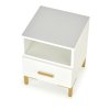 Moderní bílý stolek SILVIA se zlatými detaily, ideální pro ložnici.