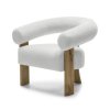 Bílé designové křeslo KOKEI – bouclé látka a dubové nohy