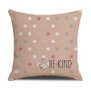 Růžový povlak na polštář BE KIND 45x45 cm, elegantní design, snadná údržba, zip pro pohodlné sundání.