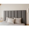 Designový panel QUADRATTA 15x60 cm šedý na zeď za postel