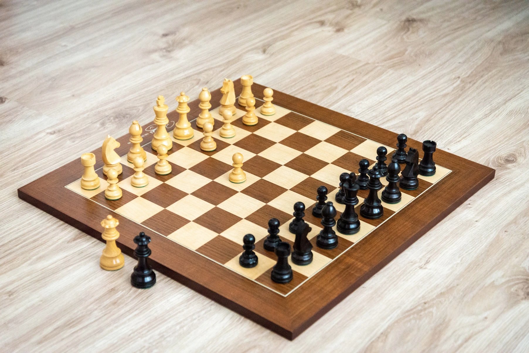 Schach aus Holz oder aus Kunststoff? Ein Vergleich zur Auswahl.