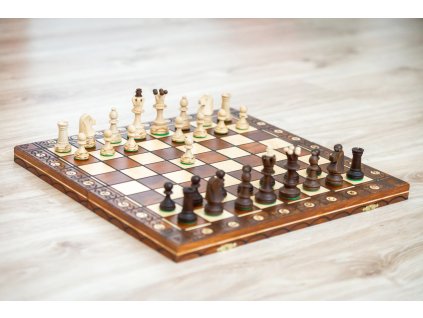 Holzschach mit Ornament