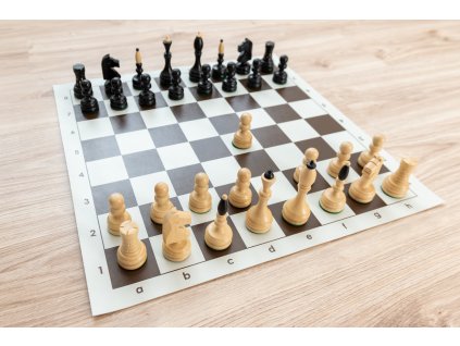Schachset "Česká Klubovka" mit braunem Schachbrett
