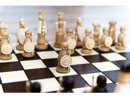 2267 drevene sachy bojari