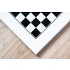 Schwarz-weisses Schachbrett aus Holz, lackiert