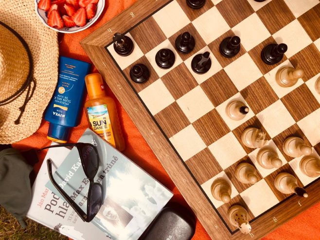 Die schönsten Sommermomente sind die, die wir gemeinsam verbringen ☀️💚♟️ Schach verbindet Generationen und schafft...
