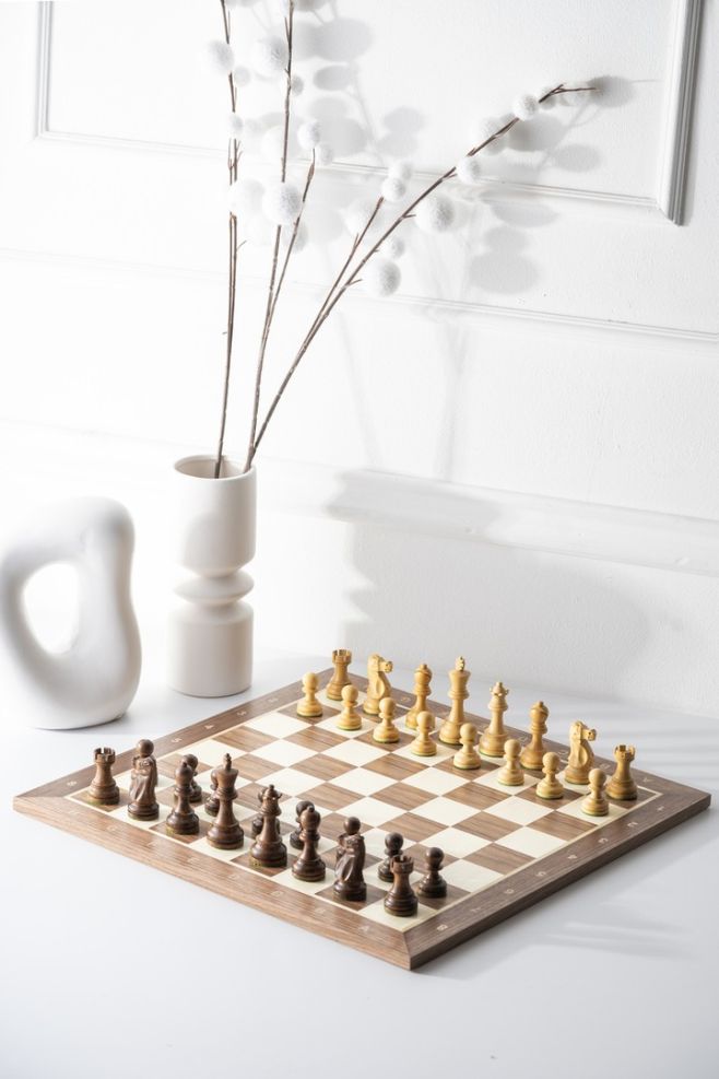 Schach fragt nicht, wie alt du bist oder wie viele Partien du schon gewonnen hast. Es bittet dich nur, dass du dir Zeit...