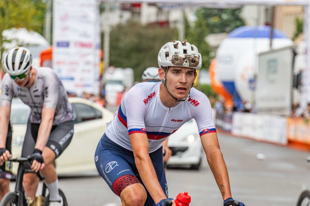 Z Polska si ATT Investments odváží bílý a zelený dres Tomáše Jakoubka a konečné deváté místo Matúše Štočka