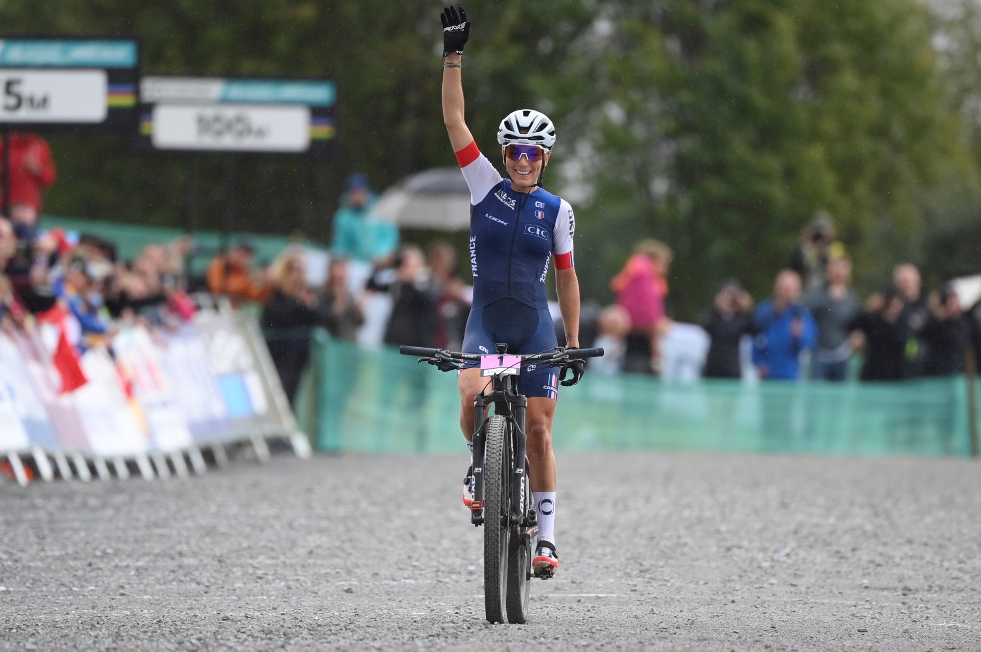Pretekári s plášťami Continental dominovali Majstrovstvám sveta v cyklistike