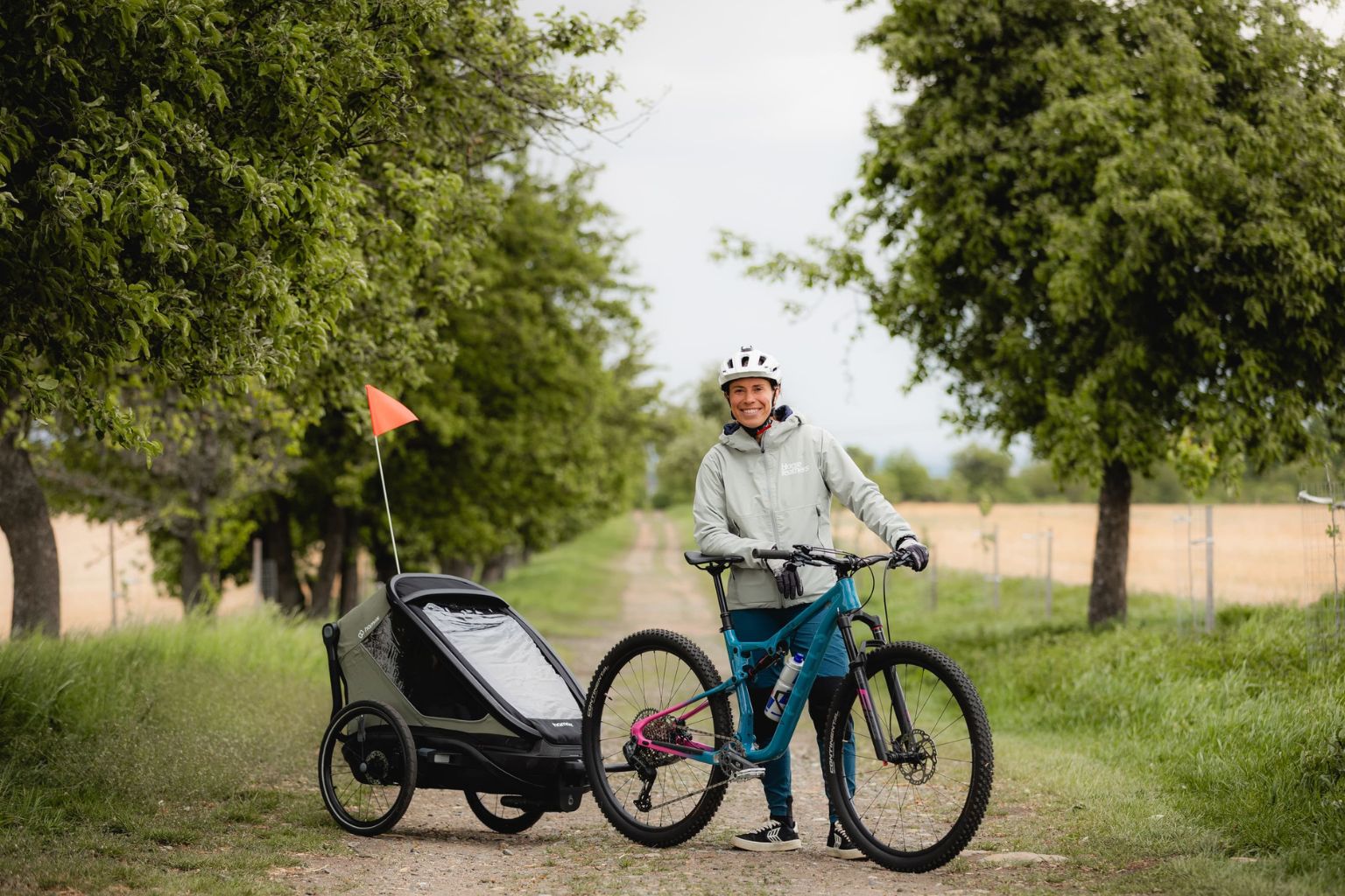 Eva Adamczyková je novou ambasádorkou vozíkov za bicykel Hamax