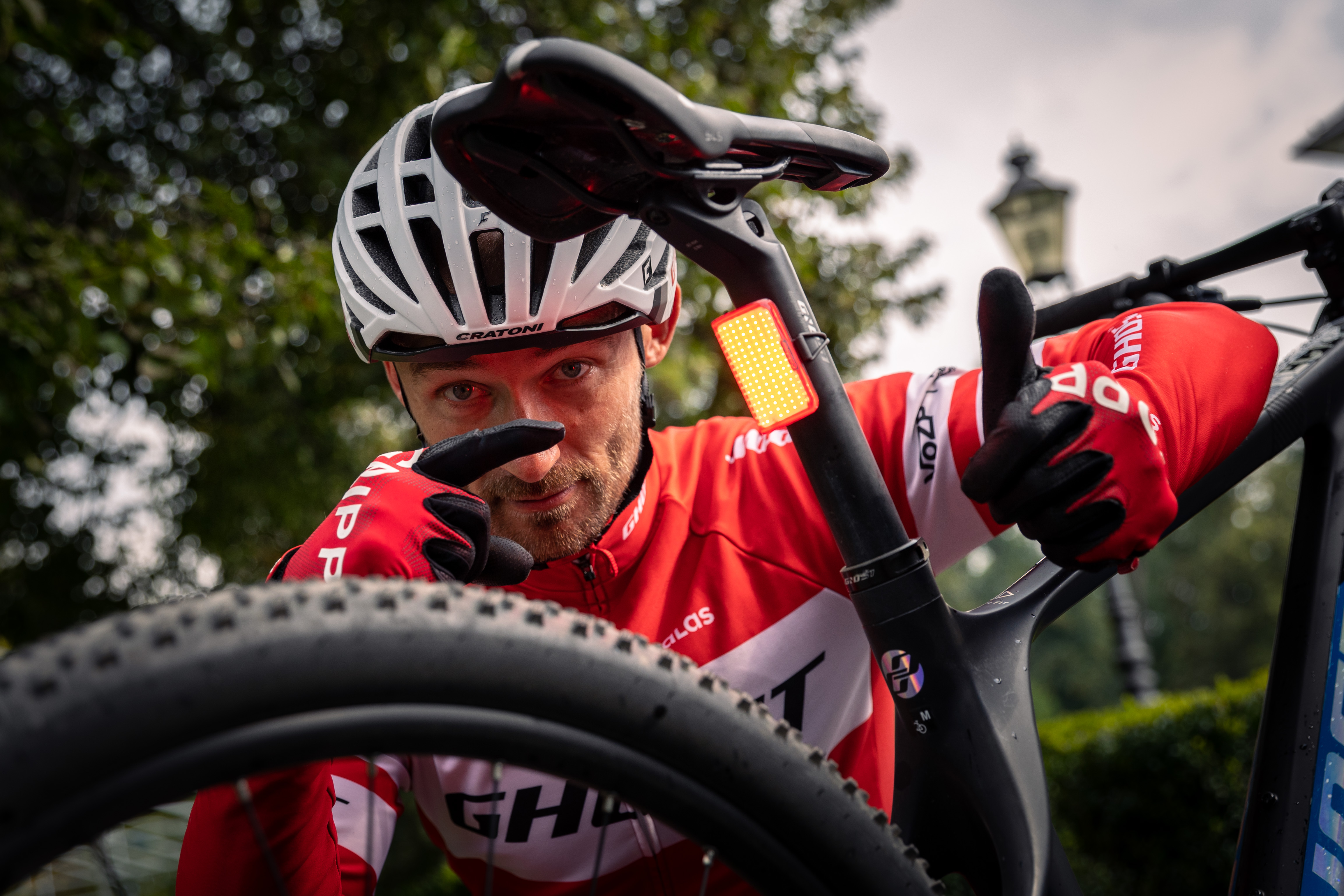 Bezpečí až na prvním místě. Zapni světlo!