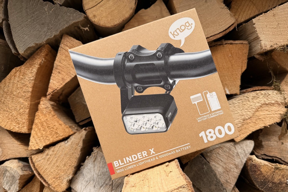 TEST: Knog Blinder X 1800, oslepující světlo