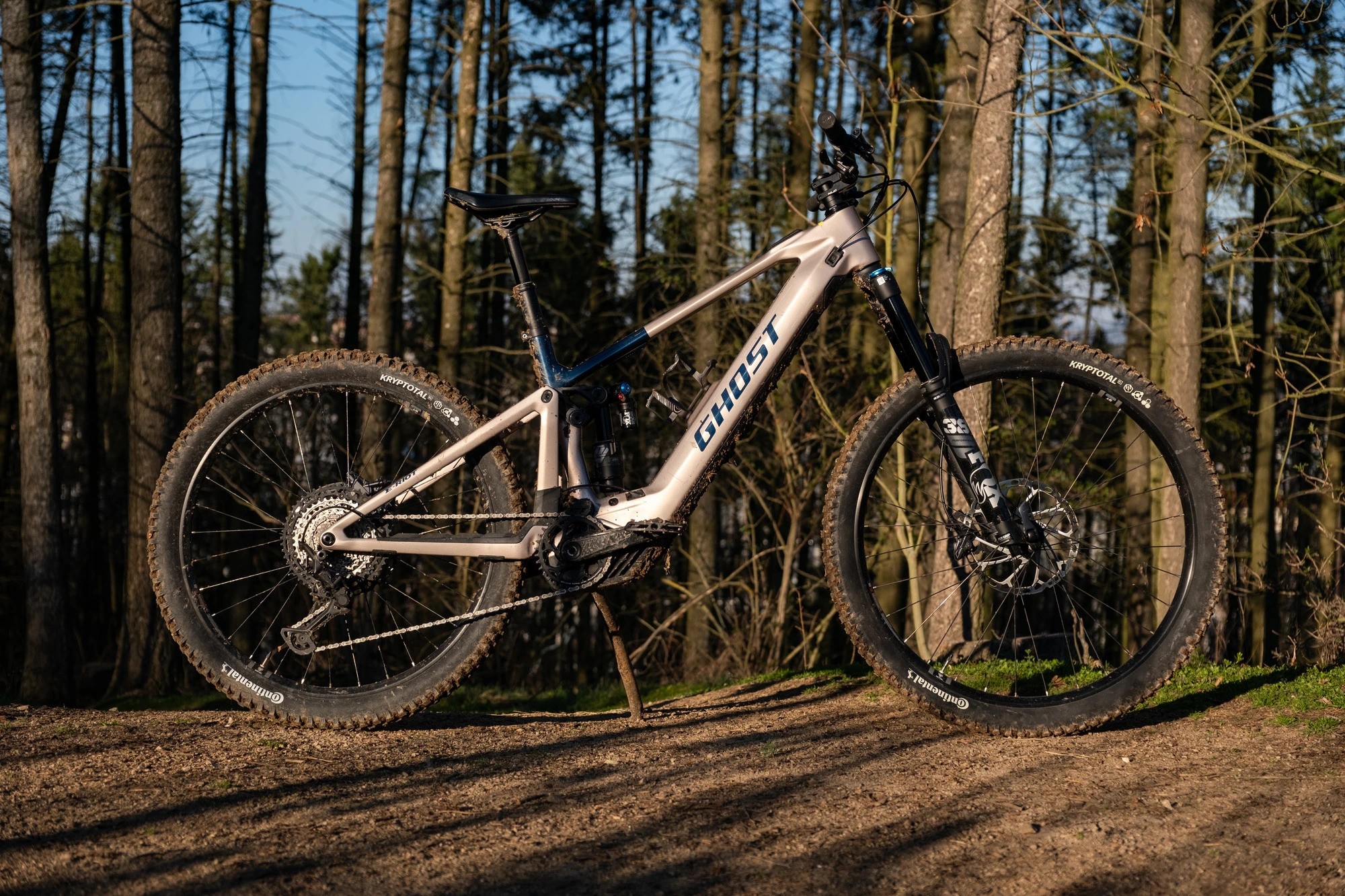 TEST: Dolekop.com: Ghost E-Riot CF Pro. Velký krok vpřed oproti předcházející generaci