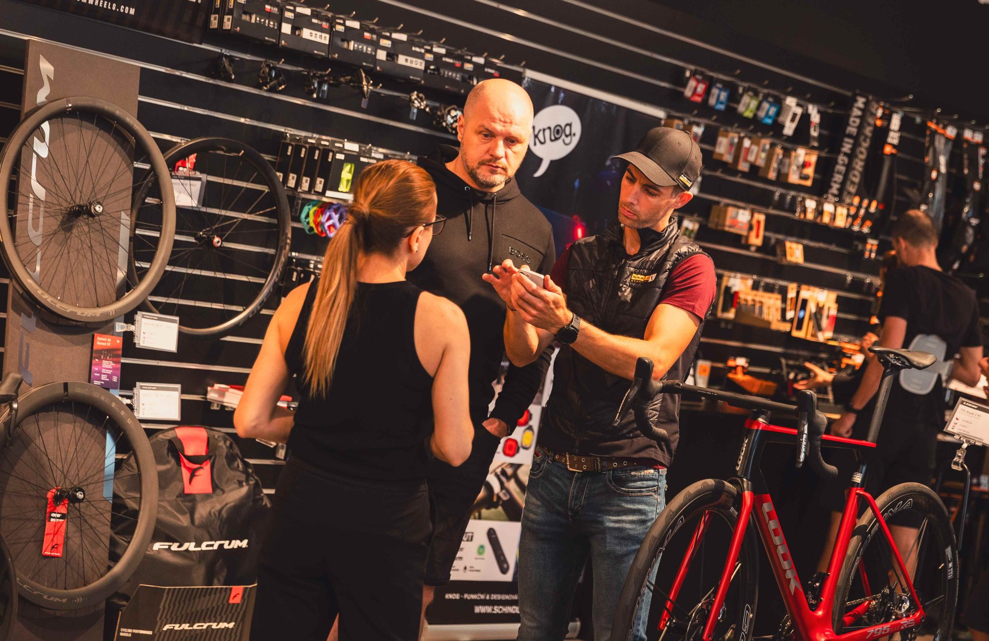 Nový showroom praskal vo švíkoch. Cyklistické novinky pre rok 2024 z distribúcie Schindler predstavené