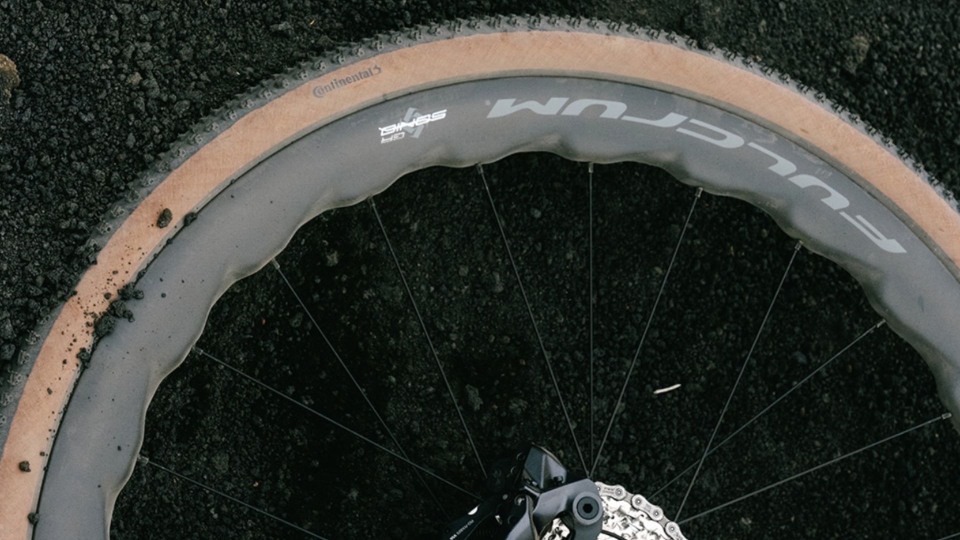 Novinky Fulcrum Sharq a Soniq GR: Revolučné gravel kolesá