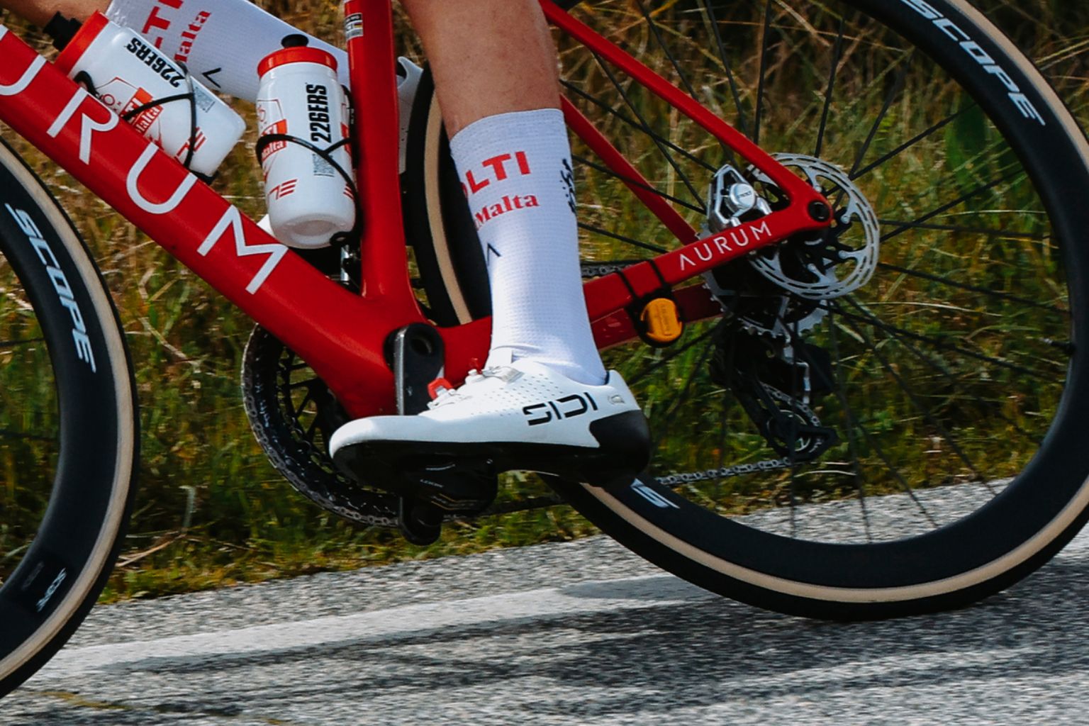 Tirreno-Adriatico 2026 ovládli dvaja jazdci s rovnakými tretrami na nohách