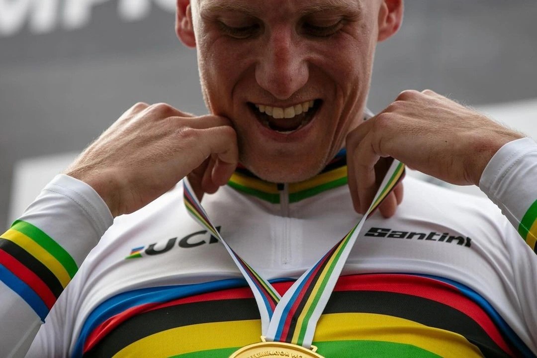 Ďalší dúhový dres pre Ghost