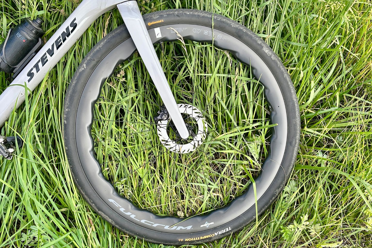 TEST: karbónové kolesá Fulcrum Soniq - Agresívny dizajn a stabilita, ktorú vietor nerozhádže