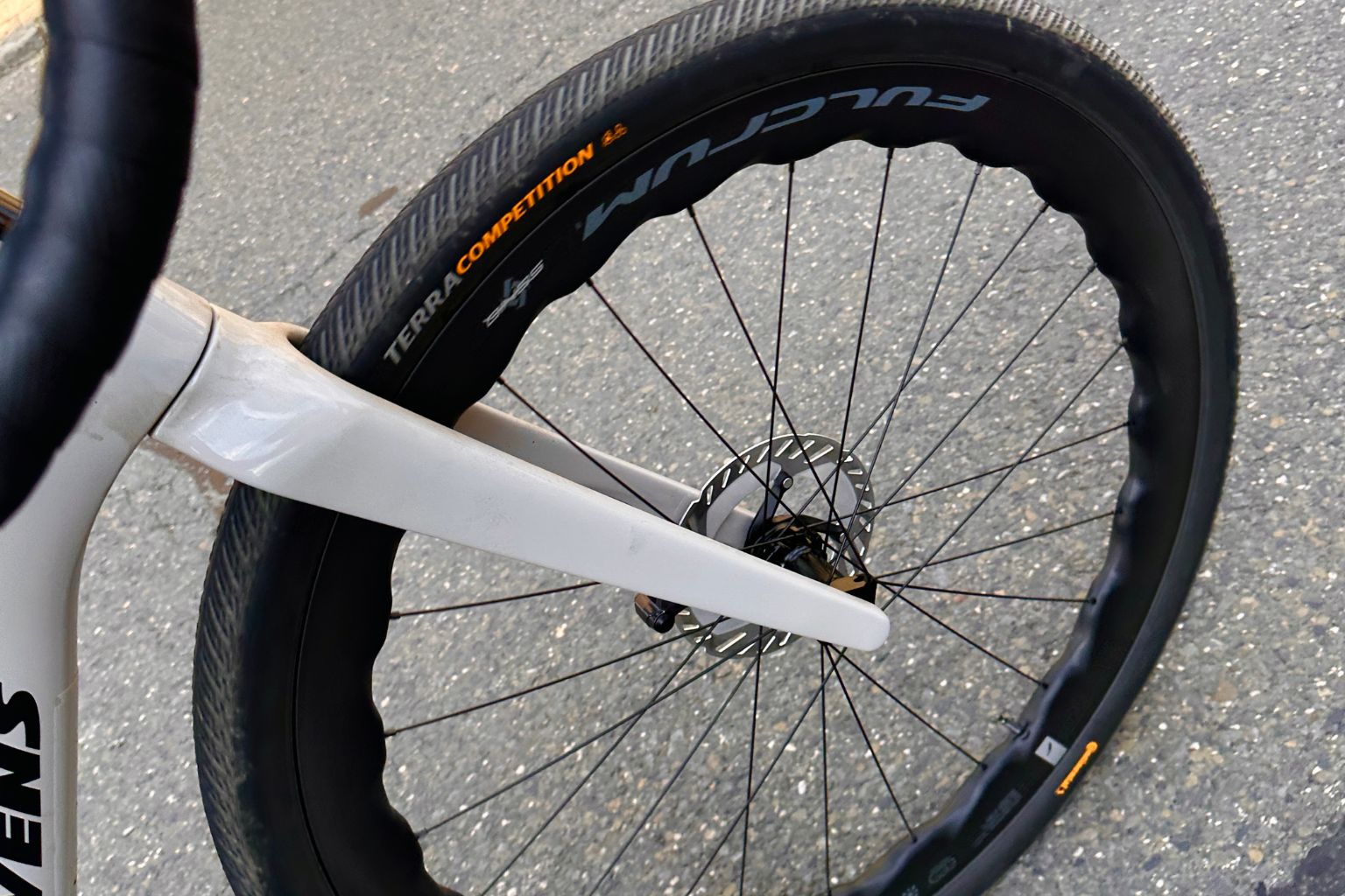 TEST: Continental Terra Competition – Porsche medzi gravel plášťami