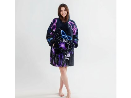 Mikinová deka s rukávy a kapucí VIOLET BUTTERFLY fialová pro chladné večery