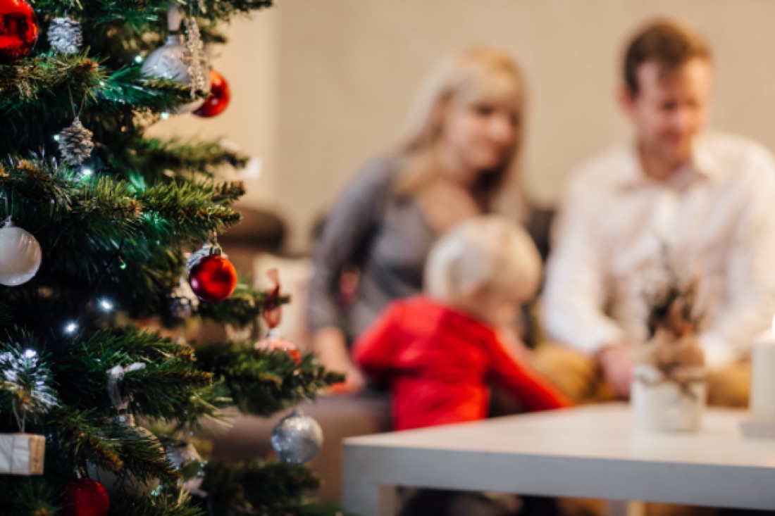 Weihnachtliche Stimmung durch passende Bettwäsche und einfache Accessoires