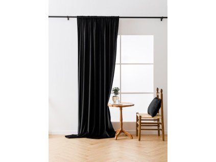 Černý zatemňovací závěs VELVET 140x250 cm do moderního interiéru