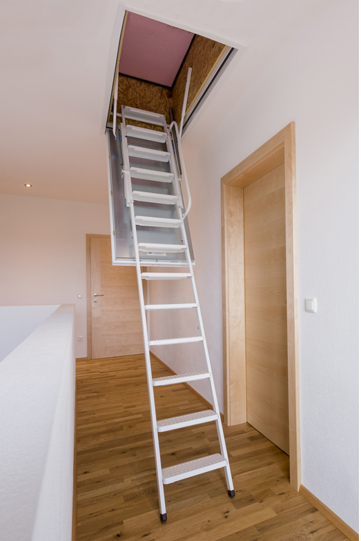 Půdní skládací schody a jejich užití