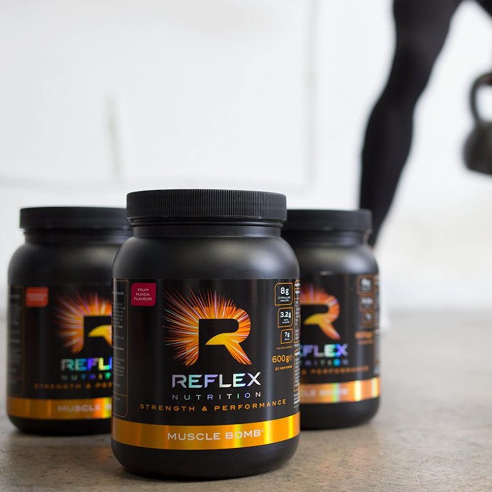 Recenze na předtréninkovou formuli Muscle Bomb od značky Reflex Nutrition.