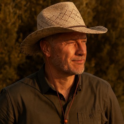 SCIPPIS Chiller – letní slámový klobouk ve western stylu s korálky