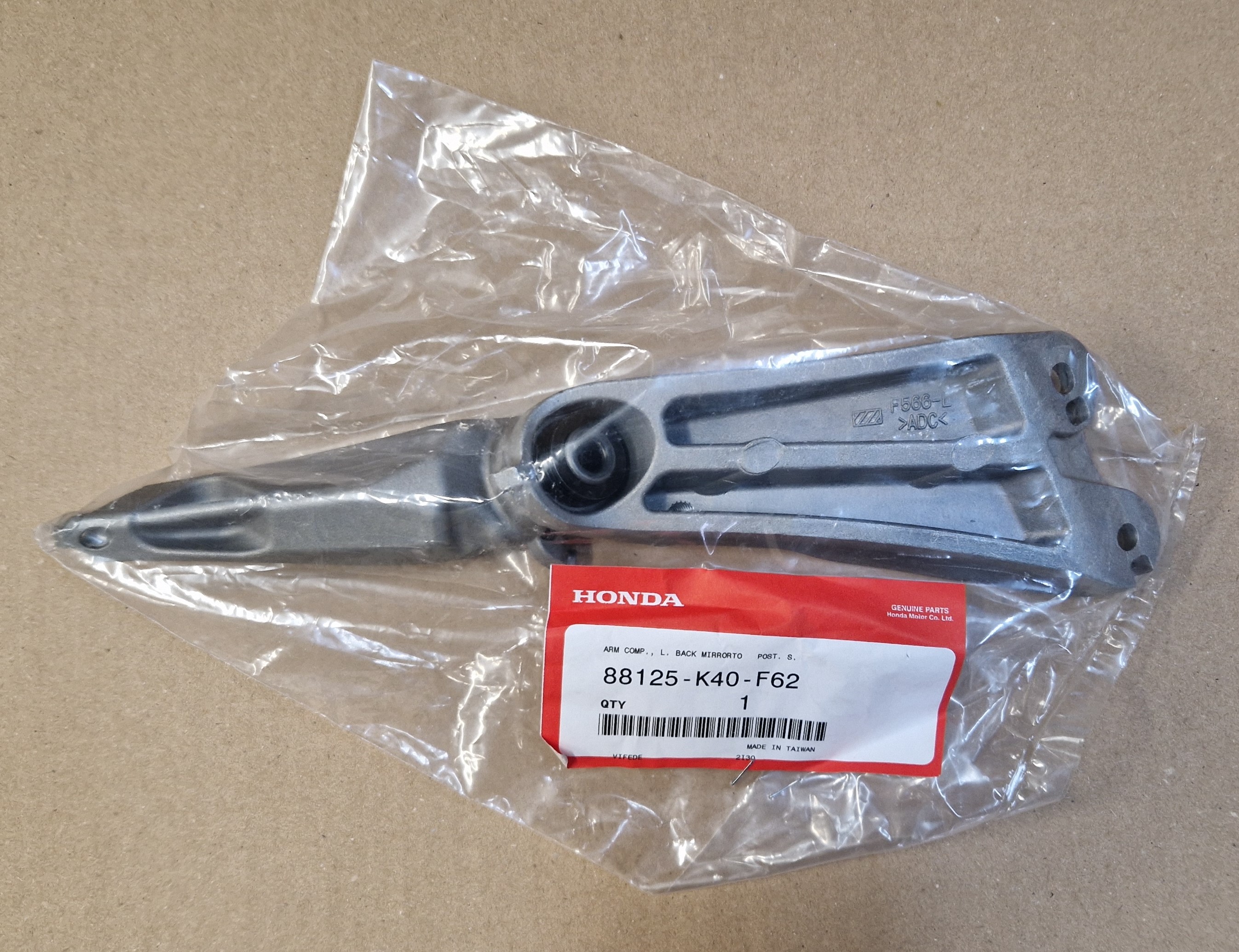 Ramínko zrcátka OEM, levý, Honda Forza 125 - 300 88125K40F62