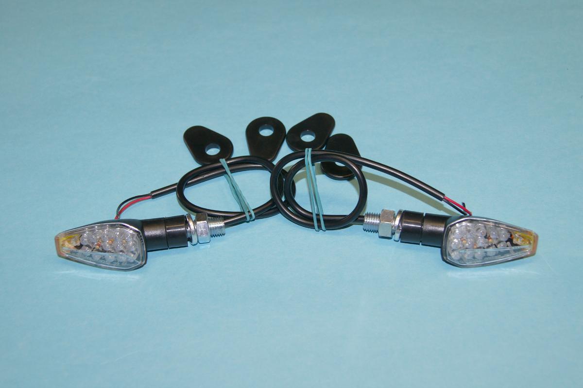 Ostatní Směrovka trojúhelník 48x28 M10 dioda, čirá-černý plast, ohebný držák sada2ks