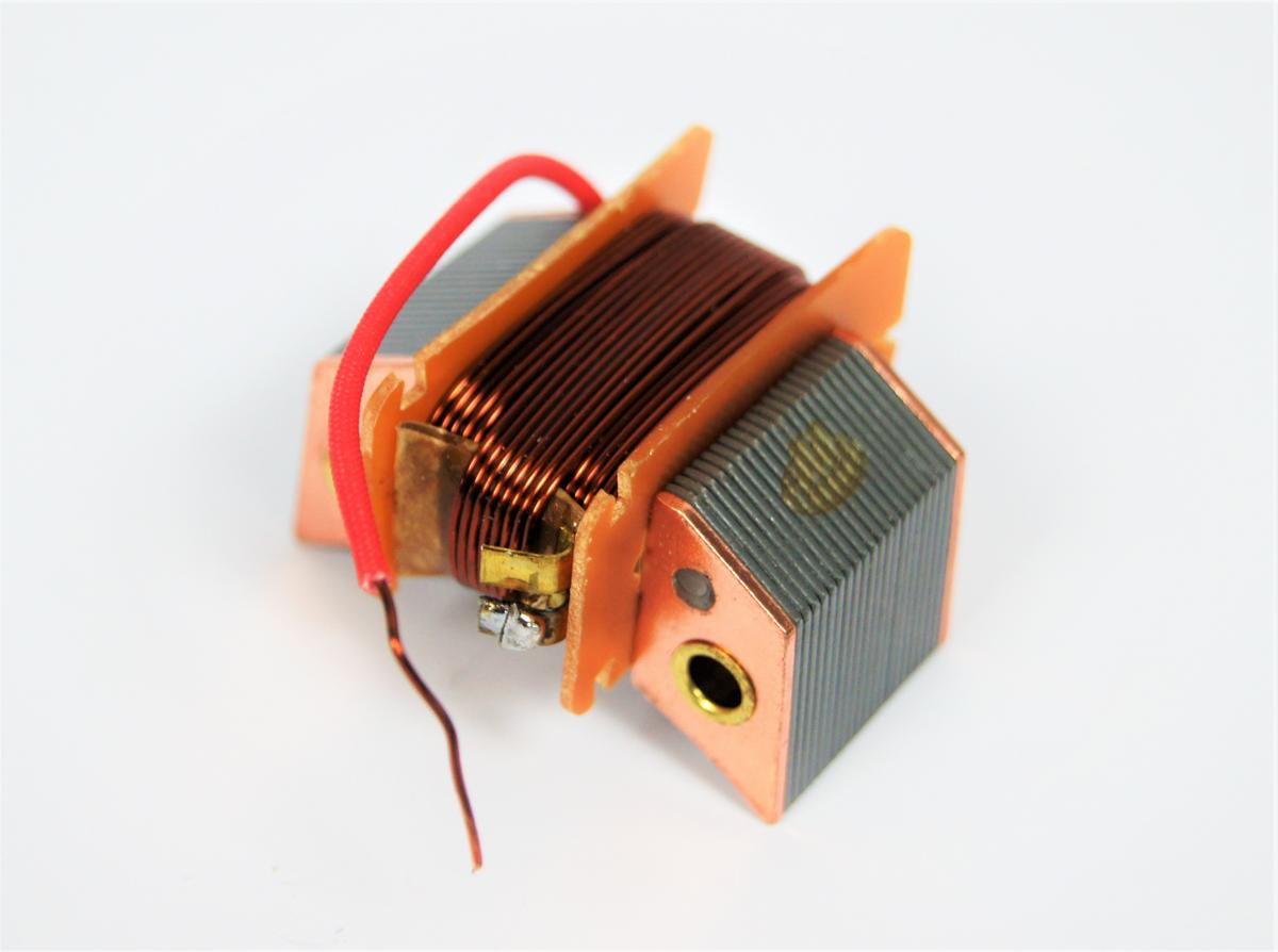 MOTOMAX, s.r.o. Světelná cívka II. (velká) BABETTA 207, 210, 225 (Alternátor 6V 20+10W)  *M