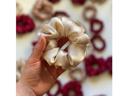 Creamy Pearl - hedvábná scrunchie gumička