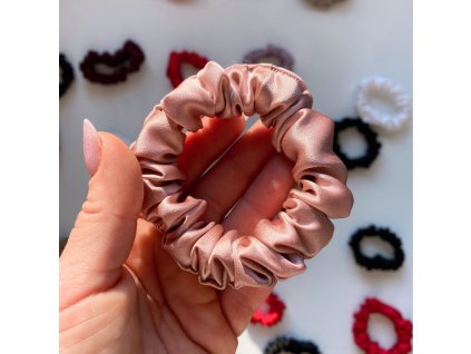Petal Rose - hedvábná scrunchie gumička
