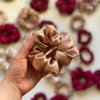Caramel Latte - hedvábná scrunchie gumička