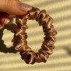Caramel Latte - hedvábná scrunchie gumička