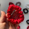 Rouge Kiss - hedvábná scrunchie gumička