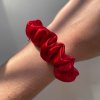 Rouge Kiss - hedvábná scrunchie gumička