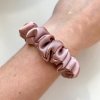 Petal Rose - hedvábná scrunchie gumička