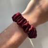 Burgundy - hedvábná scrunchie gumička