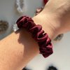 Burgundy - hedvábná scrunchie gumička