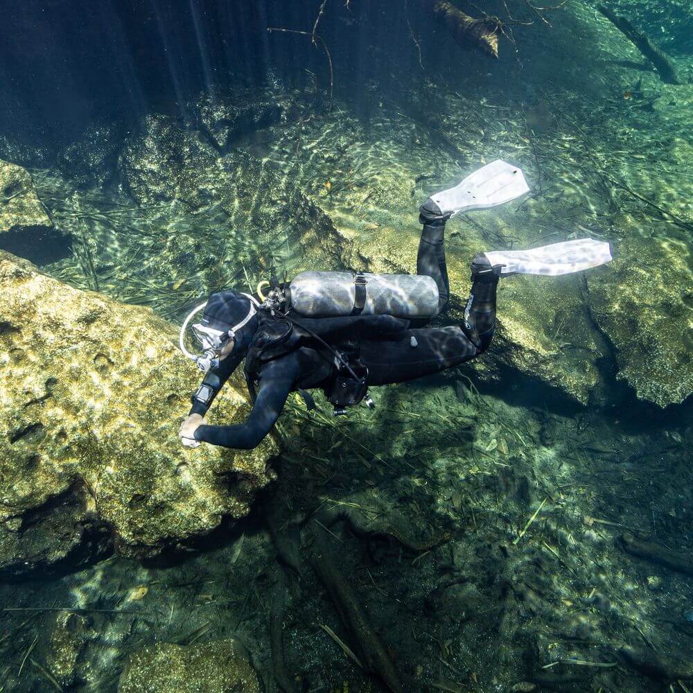 Ploutve-Apeks-RK3-sede-ve-vode