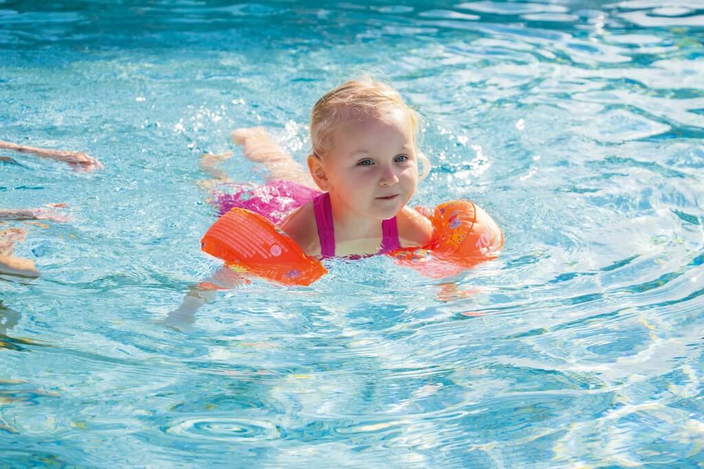 Nejlepsi-detske-plavecke-rukavky-Zoggs-arm-rings-pouziti