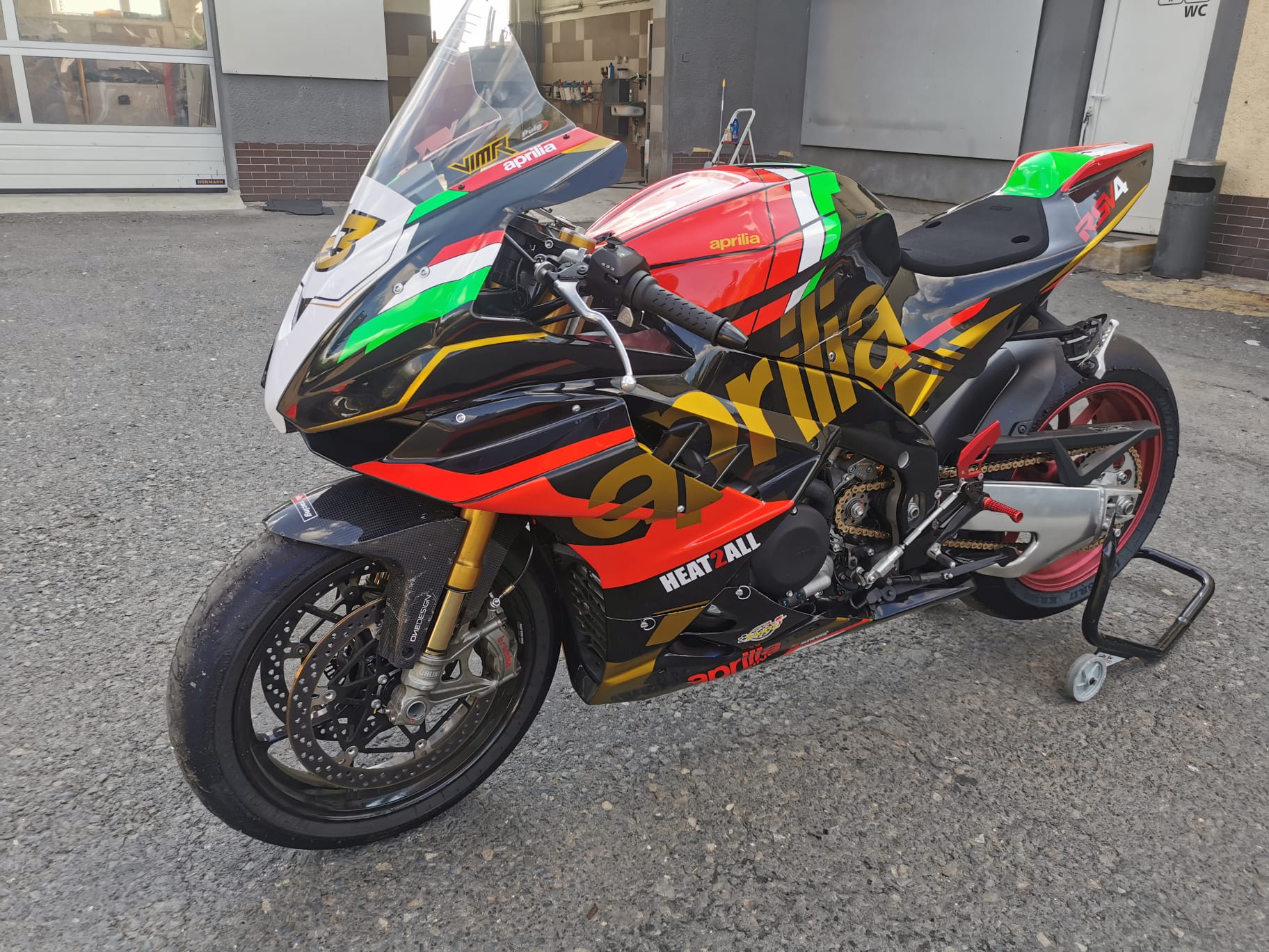 Race fairings for RSV4 2023